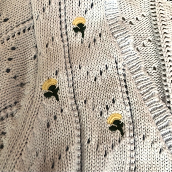 Crochet Crop Top with Buttons and Flowers - Picture 2 of 6